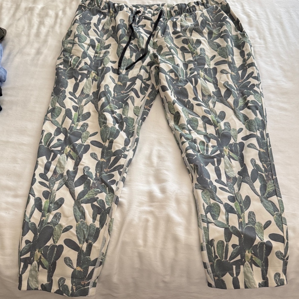 lululemon athletica Green and White Sweatpants